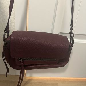 medium size shoulder bag